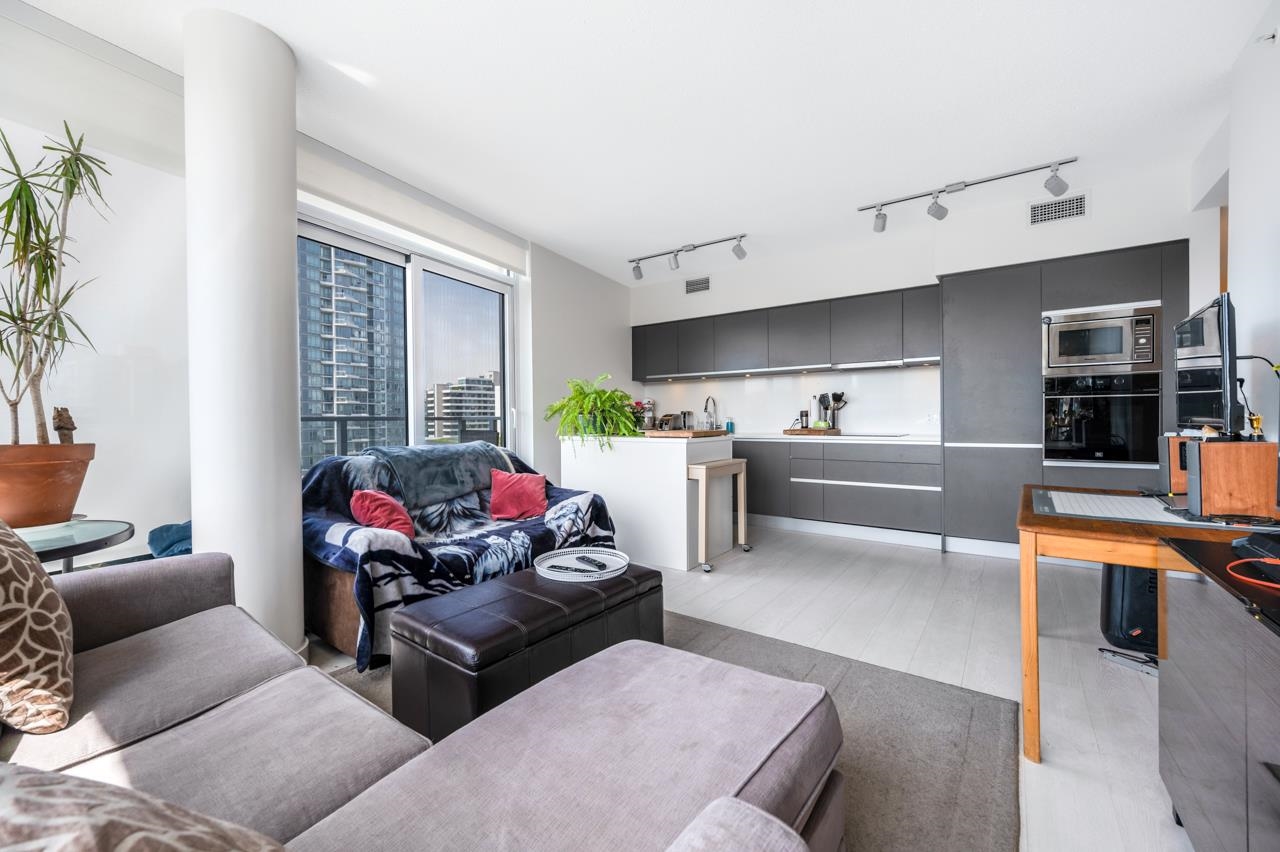 702 180 E 2ND AVENUE, #702