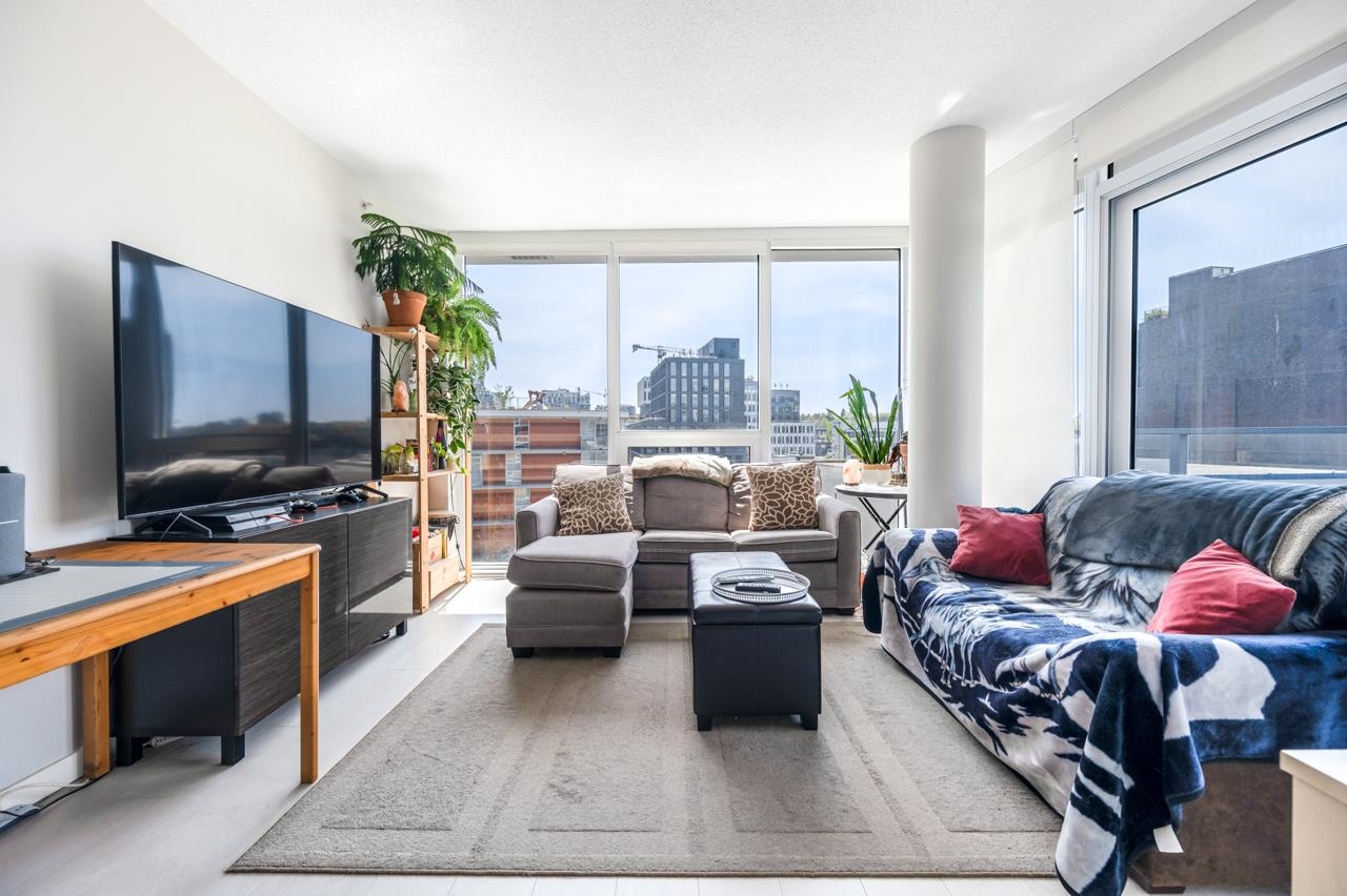 702 180 E 2ND AVENUE, #702