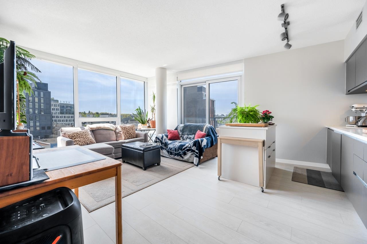 702 180 E 2ND AVENUE, #702