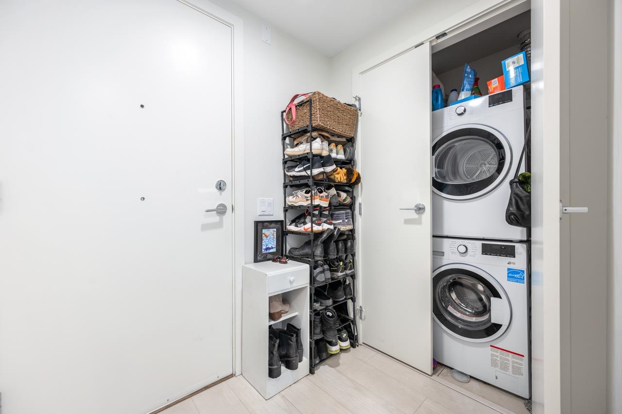 702 180 E 2ND AVENUE, #702