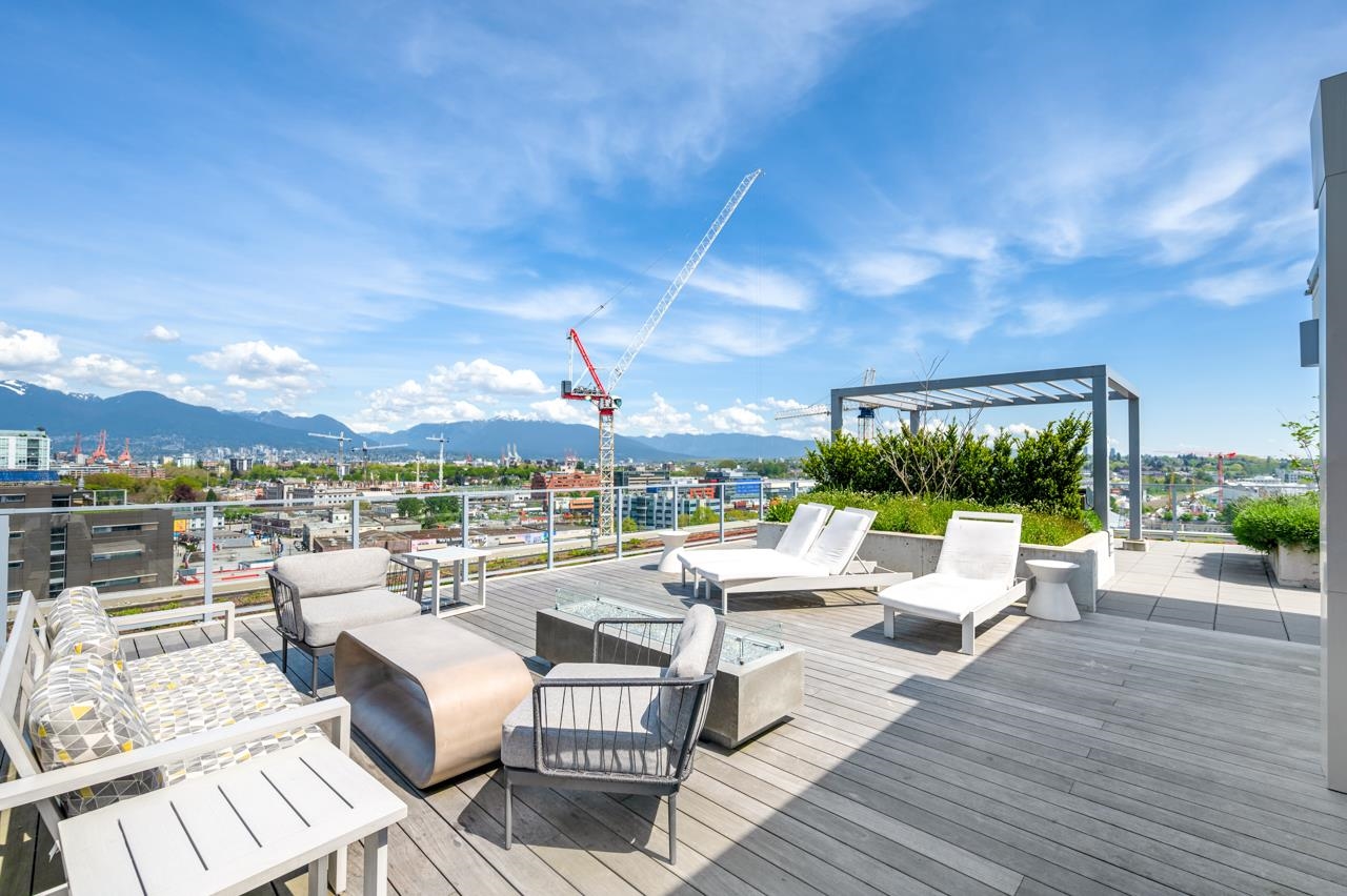 702 180 E 2ND AVENUE, #702