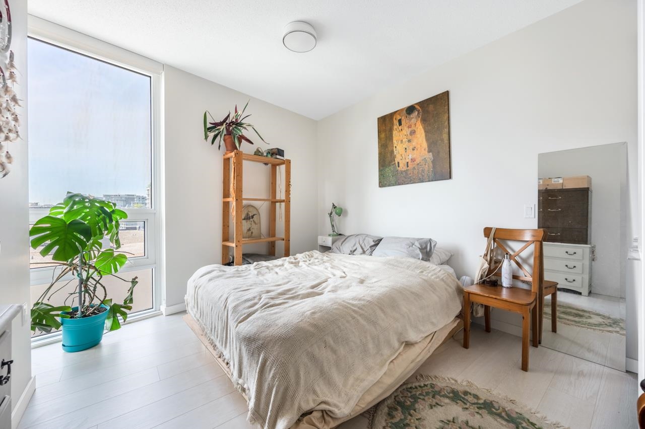 702 180 E 2ND AVENUE, #702