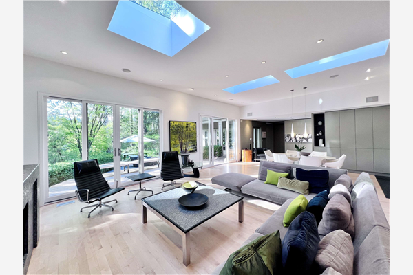 982 BELVEDERE DRIVE, North Vancouver