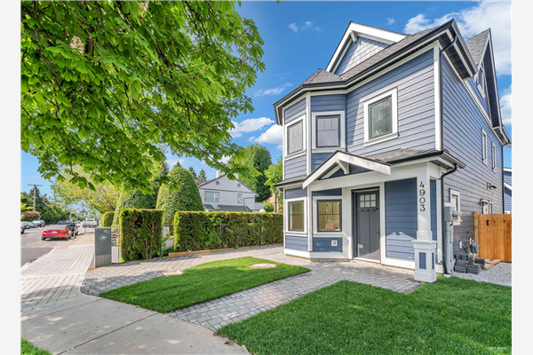 4903A 53 STREET, Delta