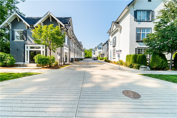 1 16357 15 AVENUE, Surrey