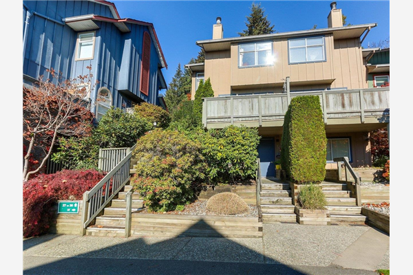 33 900 W 17 STREET, North Vancouver