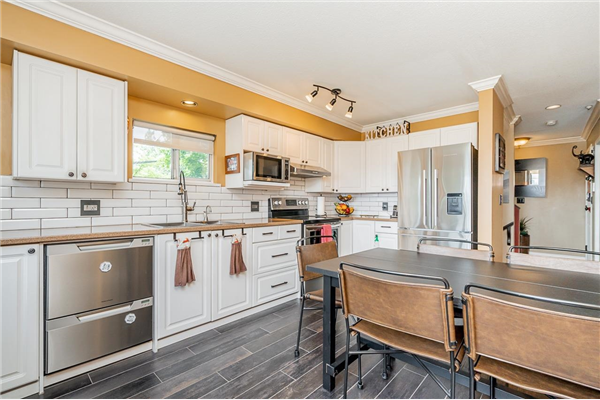 112 303 CUMBERLAND STREET, New Westminster