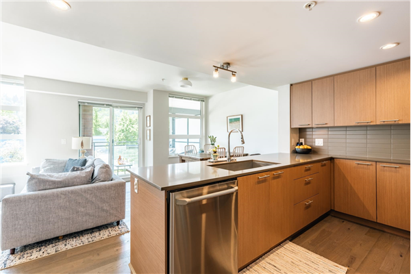 407 95 MOODY STREET, Port Moody