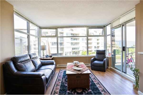 202 9298 UNIVERSITY CRESCENT, Burnaby