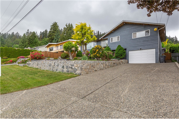 1186 CHAMBERLAIN DRIVE, North Vancouver