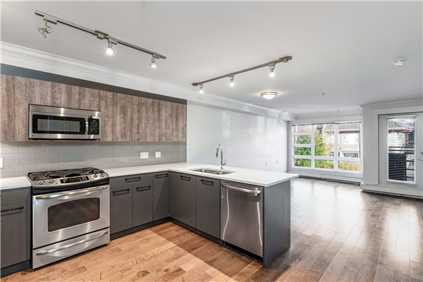 203 857 W 15TH STREET, North Vancouver