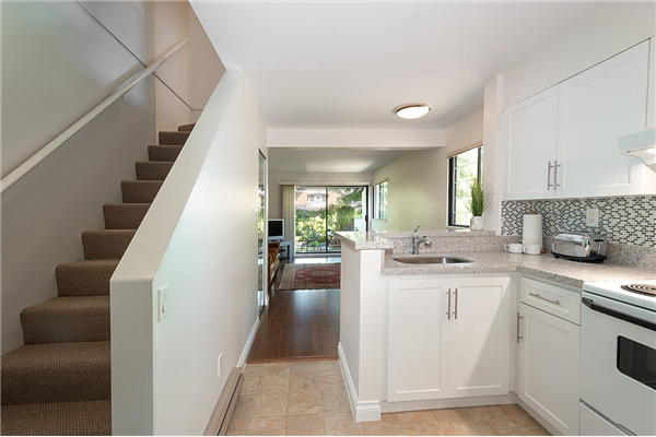 9 460 W 16 AVENUE, Vancouver