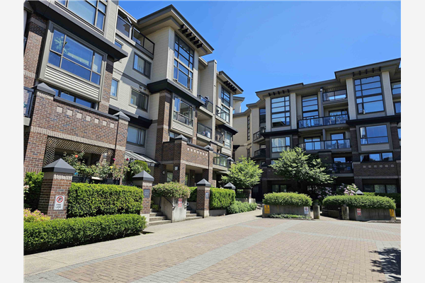 340 10838 CITY PARKWAY, Surrey