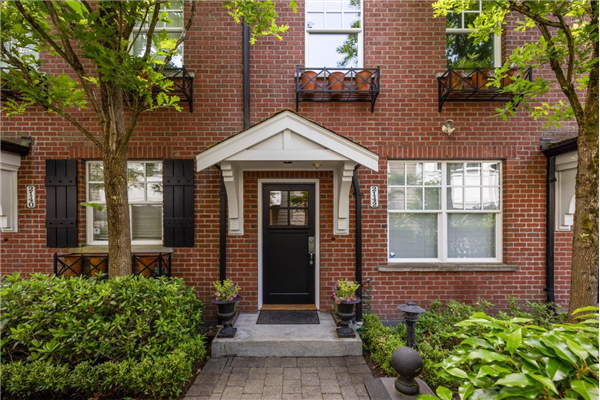 2142 W 8TH AVENUE, Vancouver