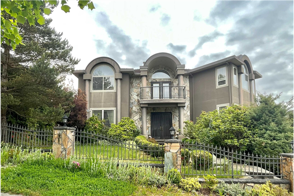 1607 PARKWAY BOULEVARD, Coquitlam