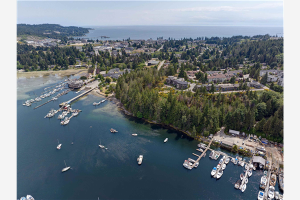 203 5780 MARINE WAY, Sechelt