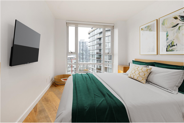 2205 8 SMITHE MEWS, Vancouver