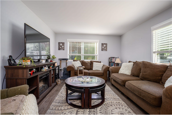 226 1830 MAMQUAM ROAD, Squamish