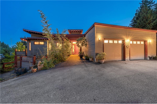2923 FERN DRIVE, Port Moody
