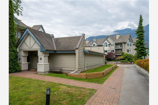 110 1466 PEMBERTON AVENUE, Squamish
