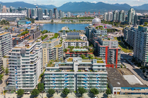 604 63 W 2ND AVENUE, Vancouver