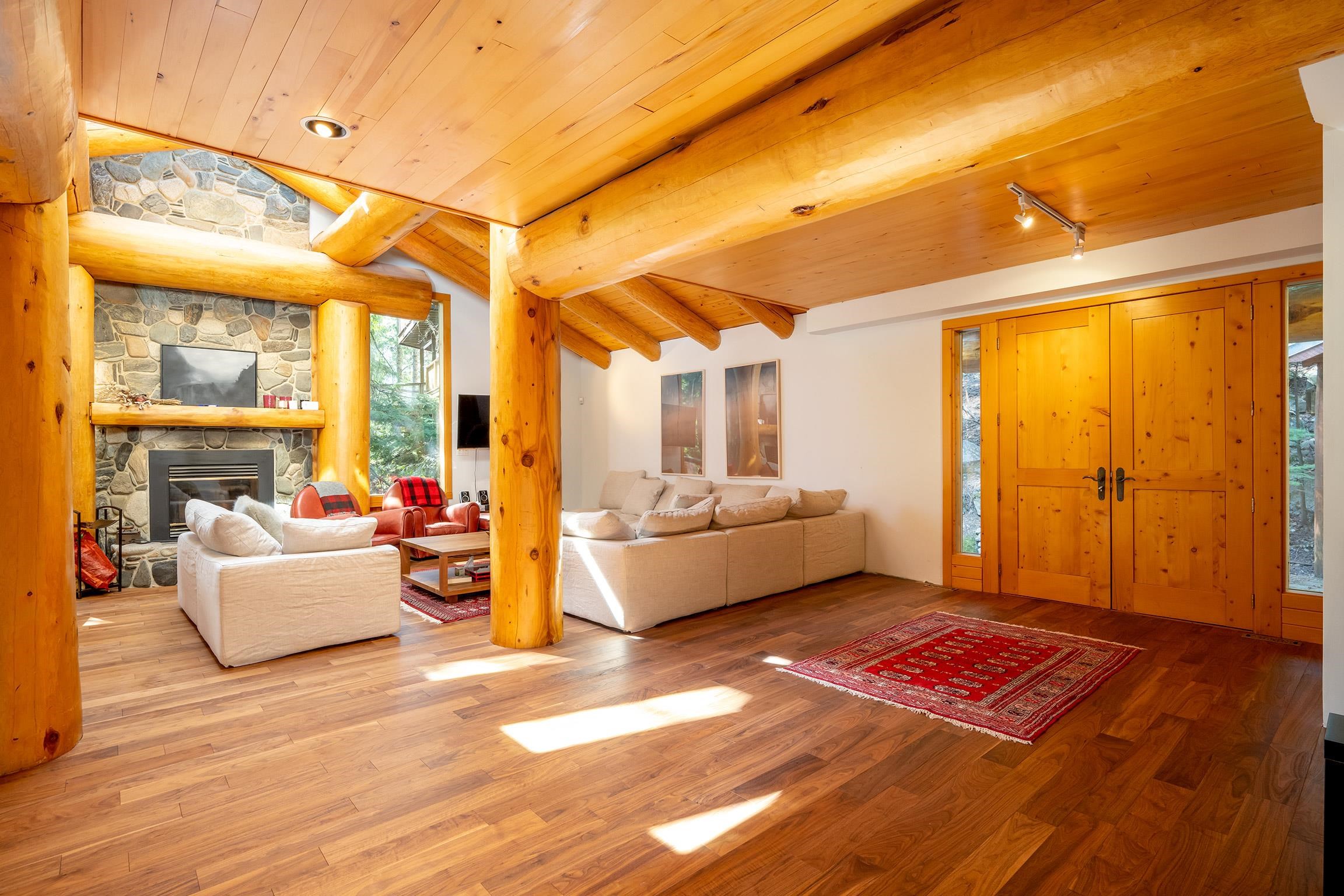 9452 EMERALD DRIVE