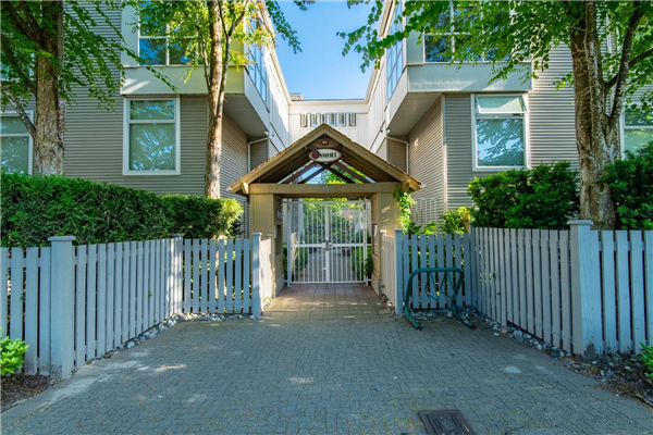 319 3150 W 4TH AVENUE, Vancouver