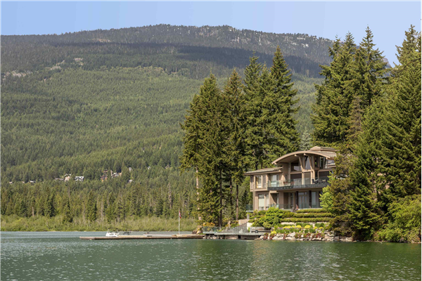 8993 TRUDYS LANDING, Whistler