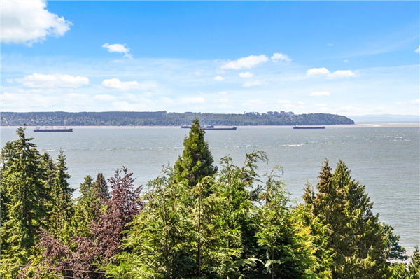 3105 MATHERS AVENUE, West Vancouver