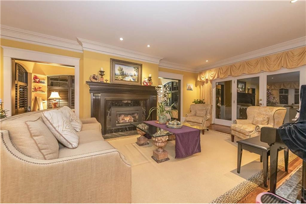 4XXX BEVERLY CRESCENT, Vancouver