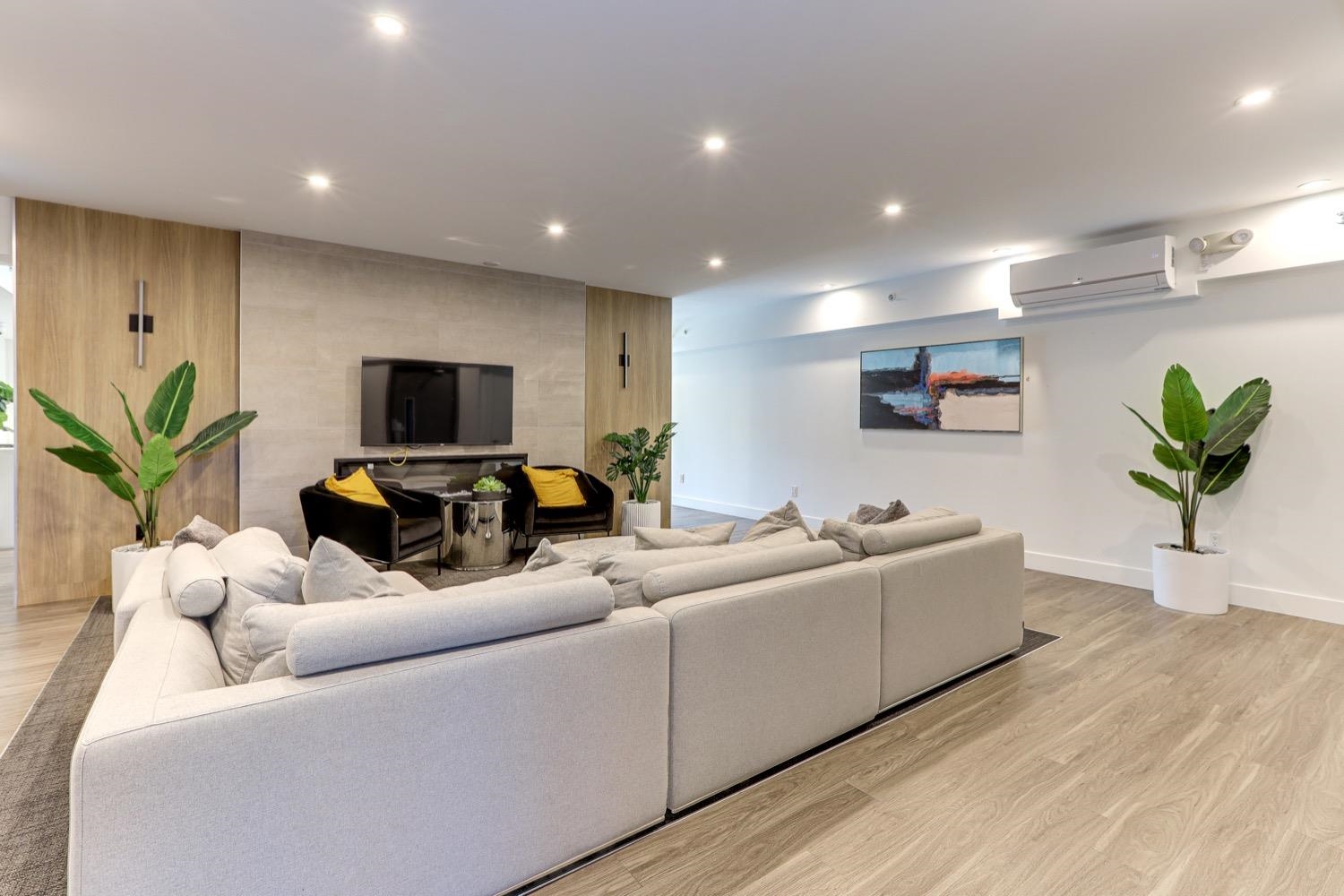 606 6960 NICHOLSON ROAD, #606