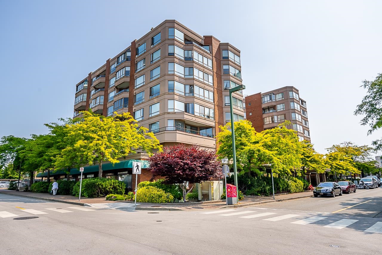 609 15111 RUSSELL AVENUE, #609