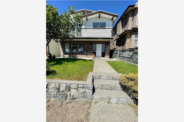 3925 PARKER STREET, Burnaby