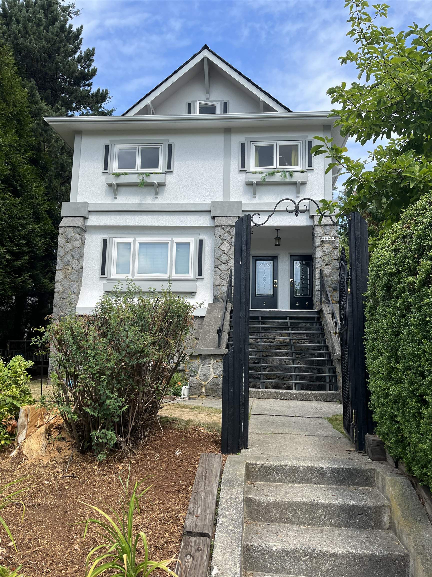 2575 W 3RD AVENUE