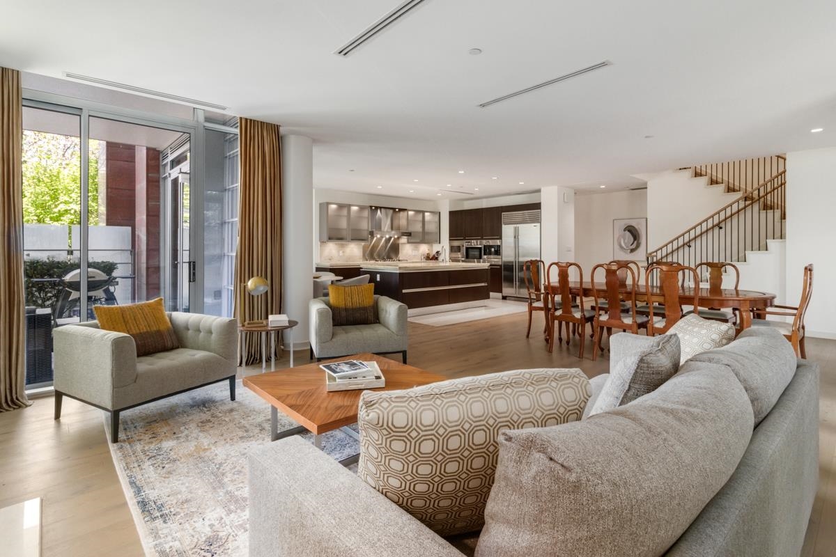 1181 W CORDOVA STREET