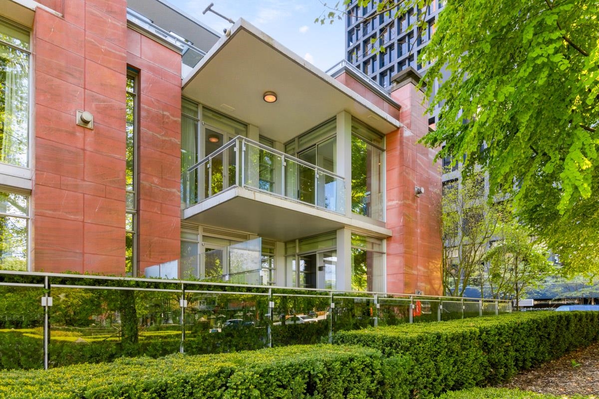1181 W CORDOVA STREET