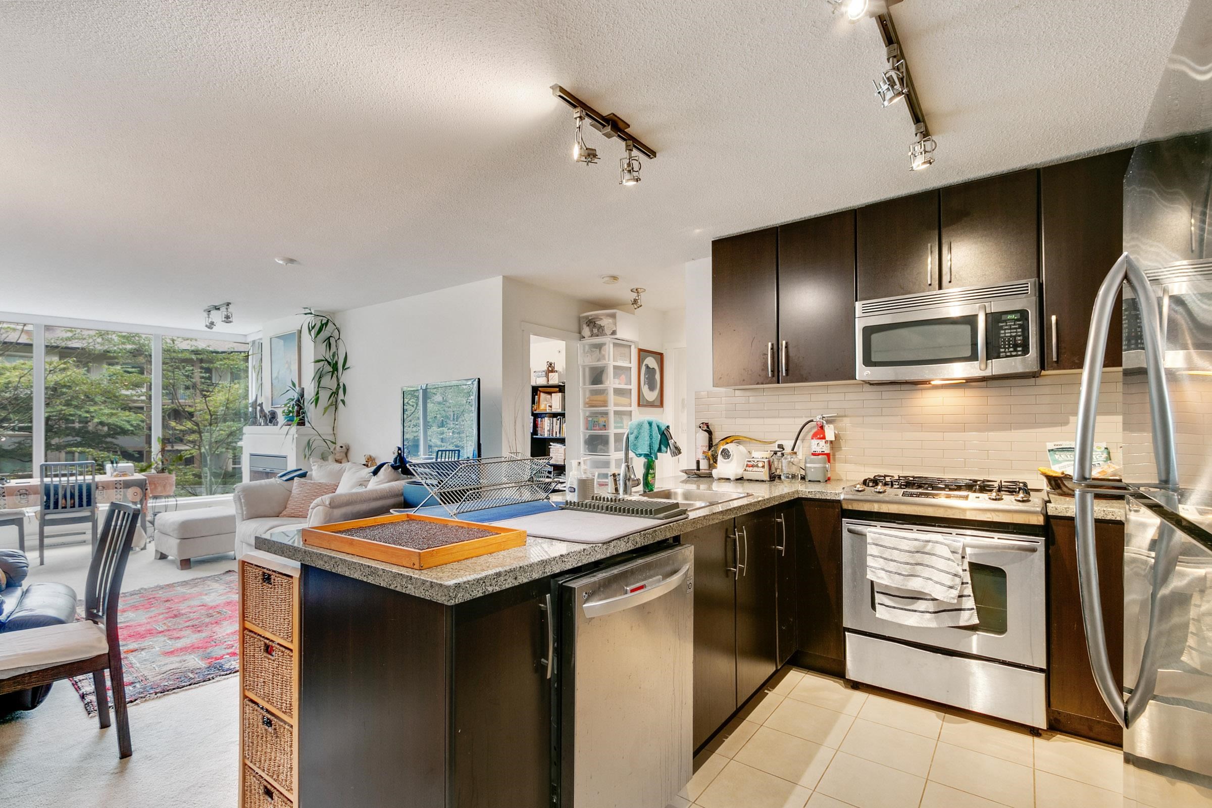 305 660 NOOTKA WAY, #305