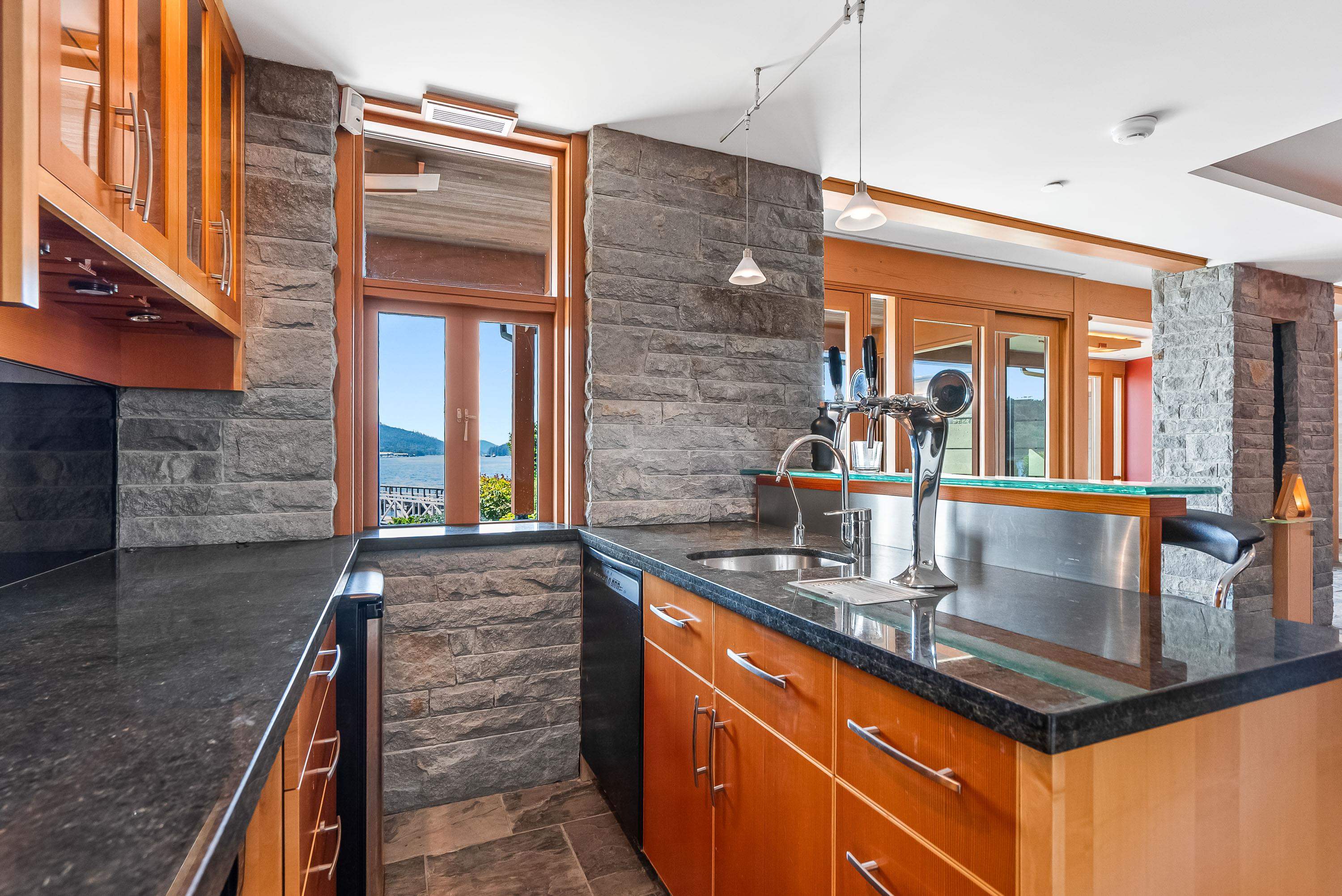 1122 ALDERSIDE ROAD