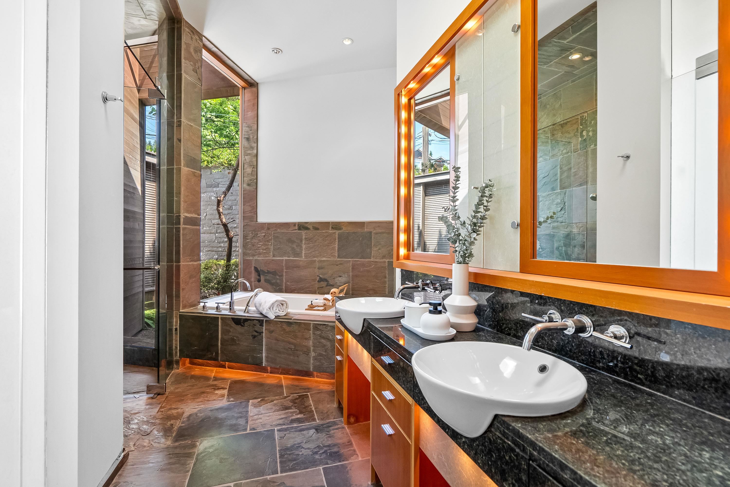 1122 ALDERSIDE ROAD