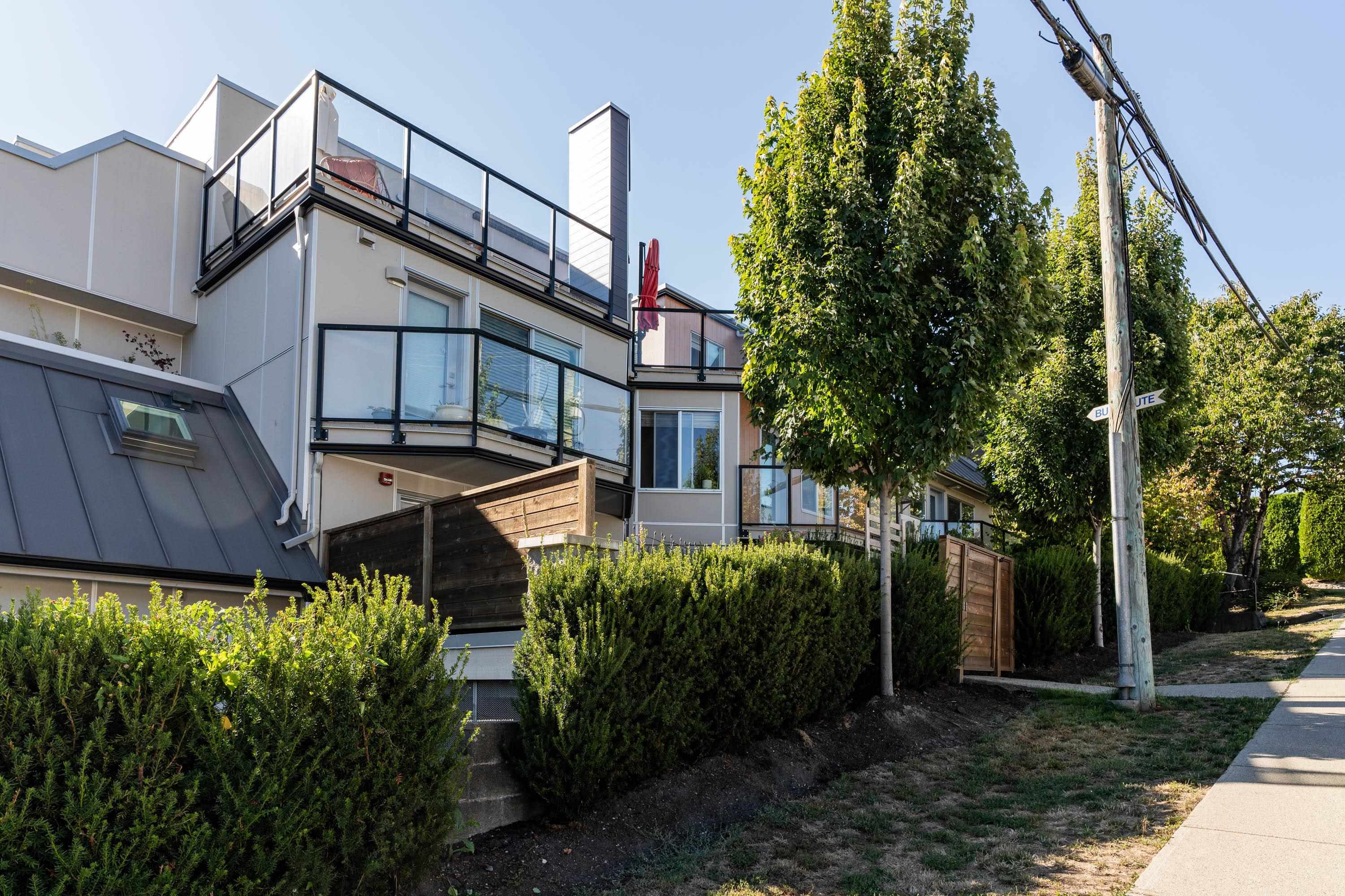 3 15989 MARINE DRIVE, #3