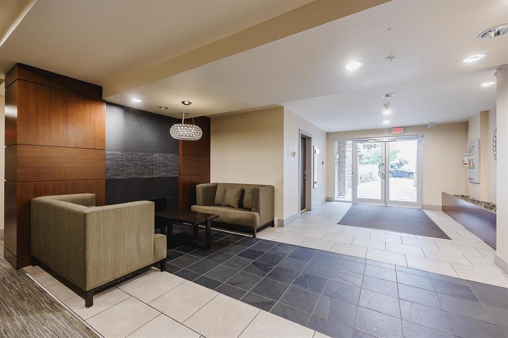 302 6420 194 STREET, #302