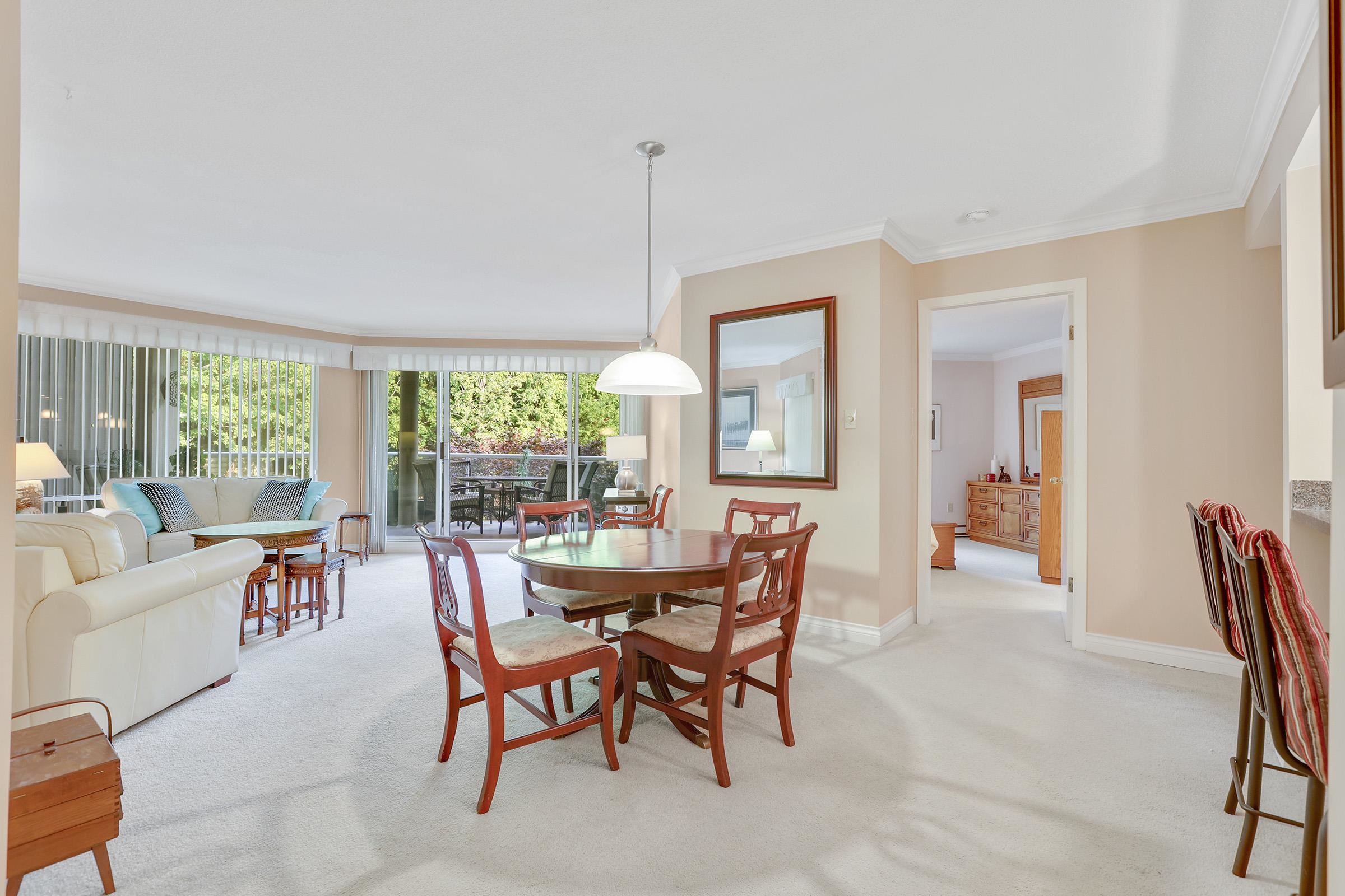402 15015 VICTORIA AVENUE, #402
