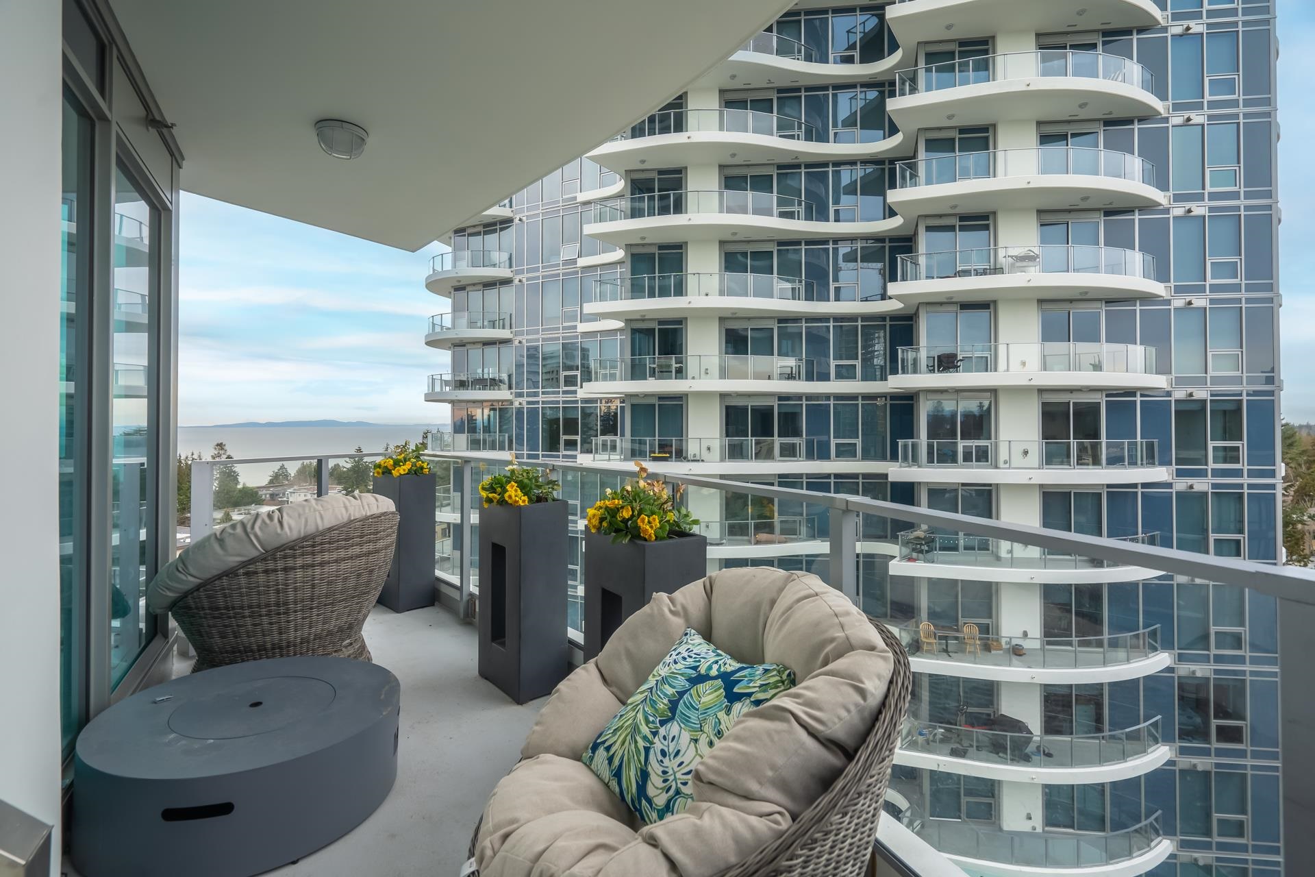 806 1501 FOSTER STREET, #806