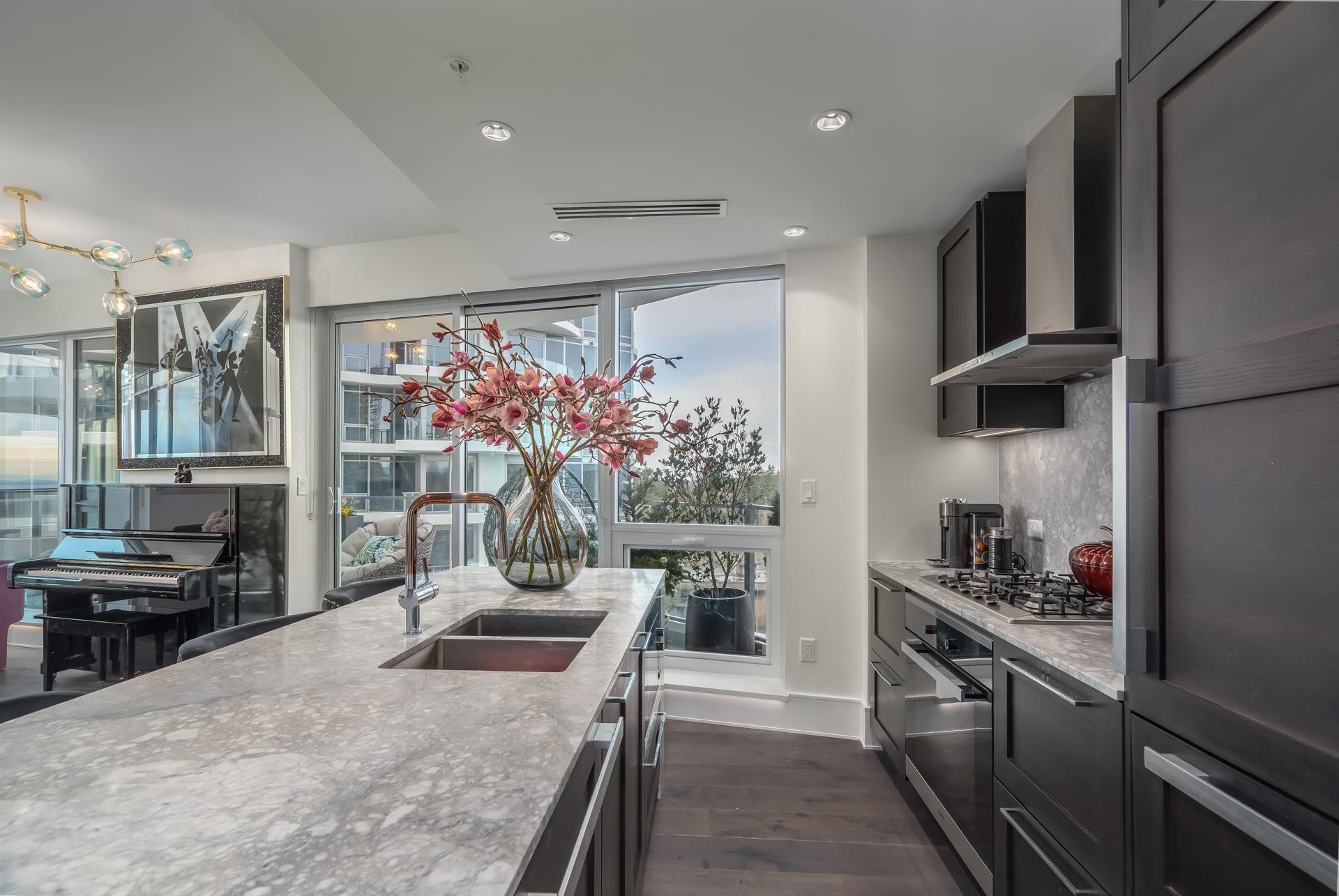 806 1501 FOSTER STREET, #806