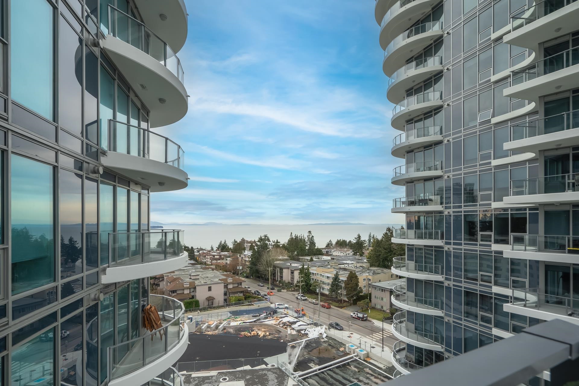 806 1501 FOSTER STREET, #806