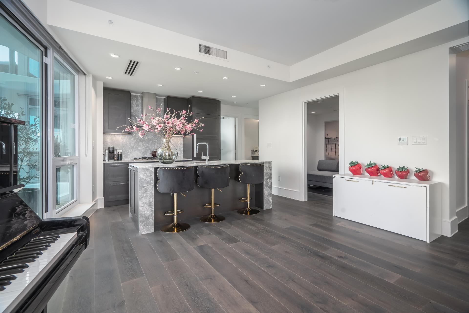 806 1501 FOSTER STREET, #806