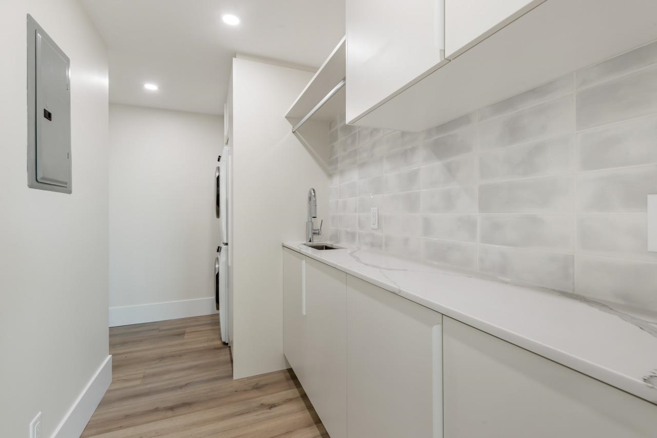 1102 1633 W 10TH AVENUE, #1102