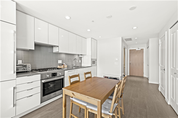 902 3331 BROWN ROAD, Richmond