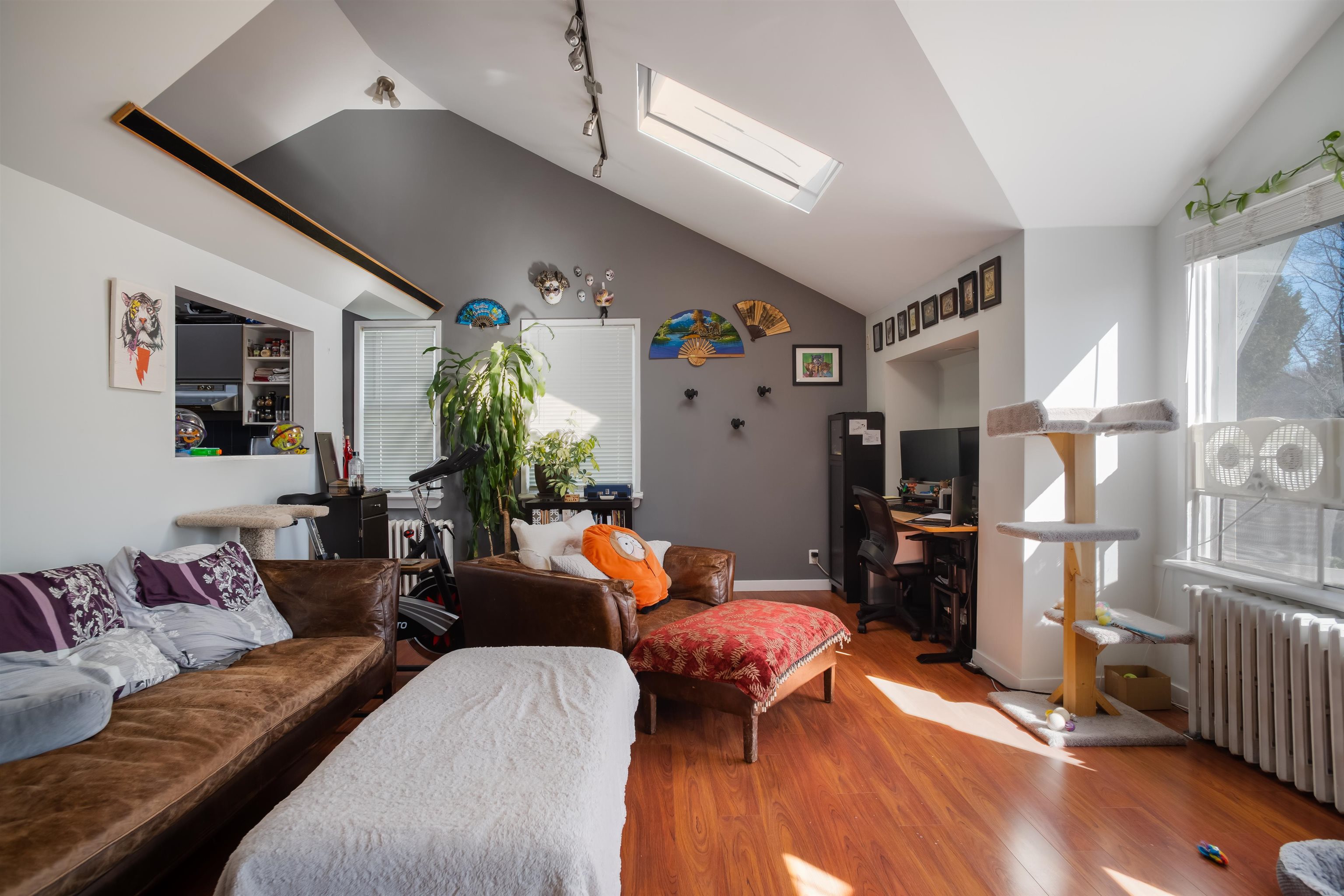 1915 W 16TH AVENUE