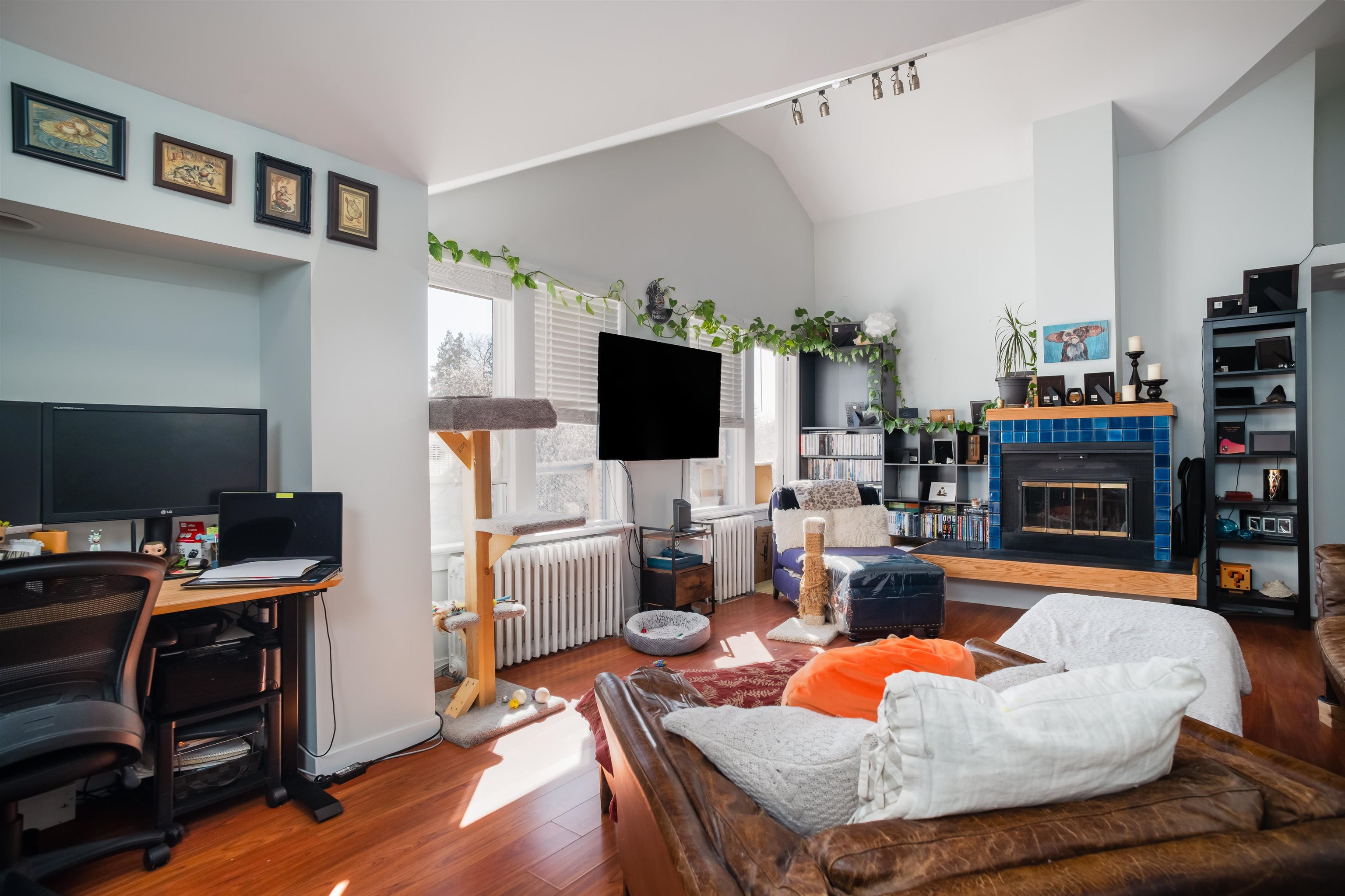 1915 W 16TH AVENUE